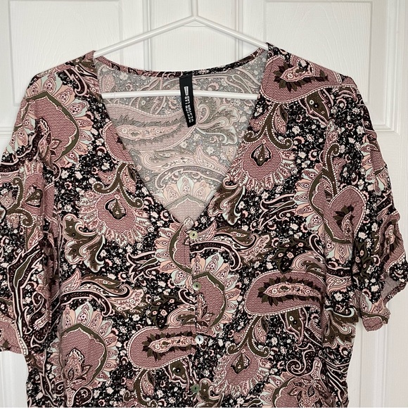 Lord and Taylor Design Lab Paisley tie front blouse. 1X - Picture 2 of 8